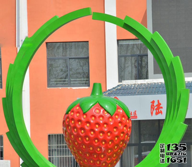 農(nóng)場擺放玻璃鋼仿真草莓雕塑 農(nóng)場擺放玻璃鋼仿真草莓雕塑